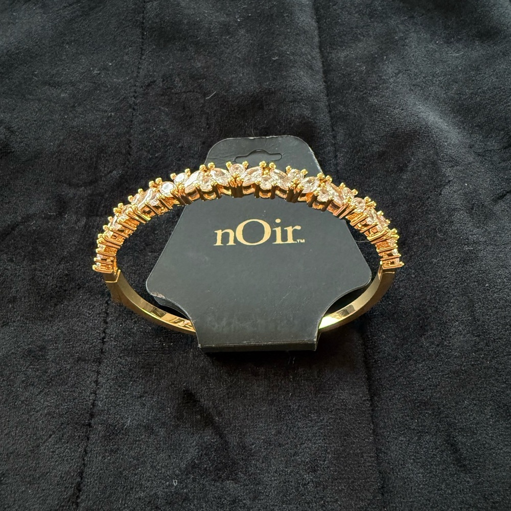 NEW! nOir Gold and Crystal Bracelet - Picture 2 of 8